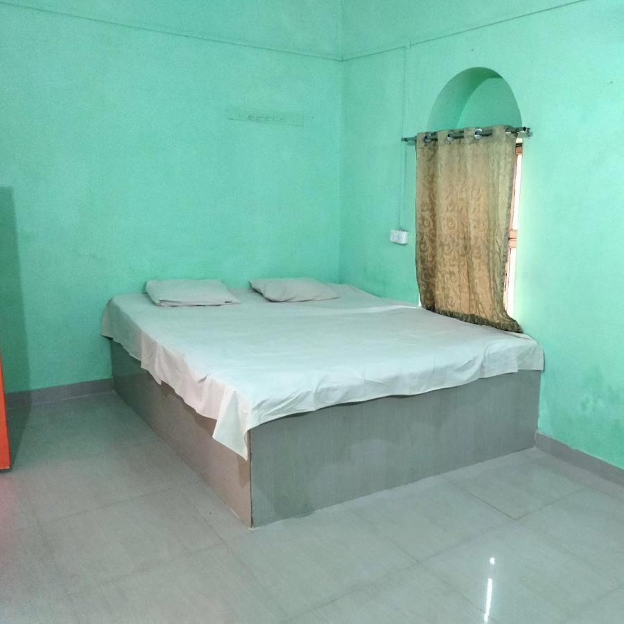 Shri Swami Sheetal Das Akhada B1-88 Assi , Near Pushkar Talab,varanasi, Ashram Dharmshala * Varanasi