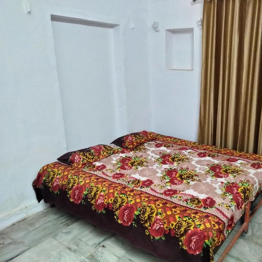 Guest house Shri Swami Sheetal Das Akhada B1-88 Assi , Near Pushkar Talab,varanasi, Ashram Dharmshala *