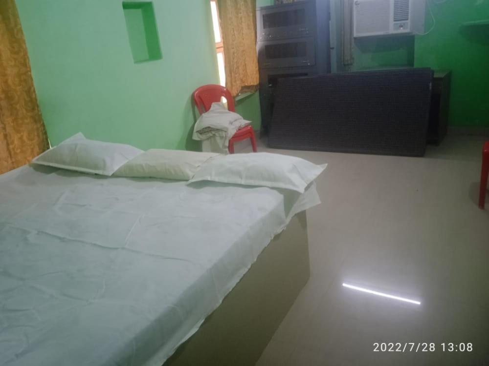 Shri Swami Sheetal Das Akhada B1-88 Assi , Near Pushkar Talab,varanasi, Ashram Dharmshala Guest house *