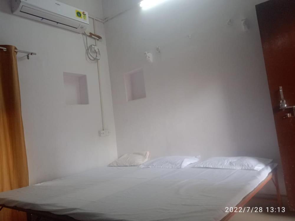 Guest house Shri Swami Sheetal Das Akhada B1-88 Assi , Near Pushkar Talab,varanasi, Ashram Dharmshala