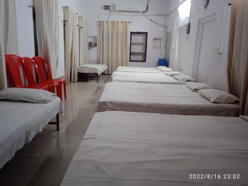 Shri Swami Sheetal Das Akhada B1-88 Assi , Near Pushkar Talab,varanasi, Ashram Dharmshala *