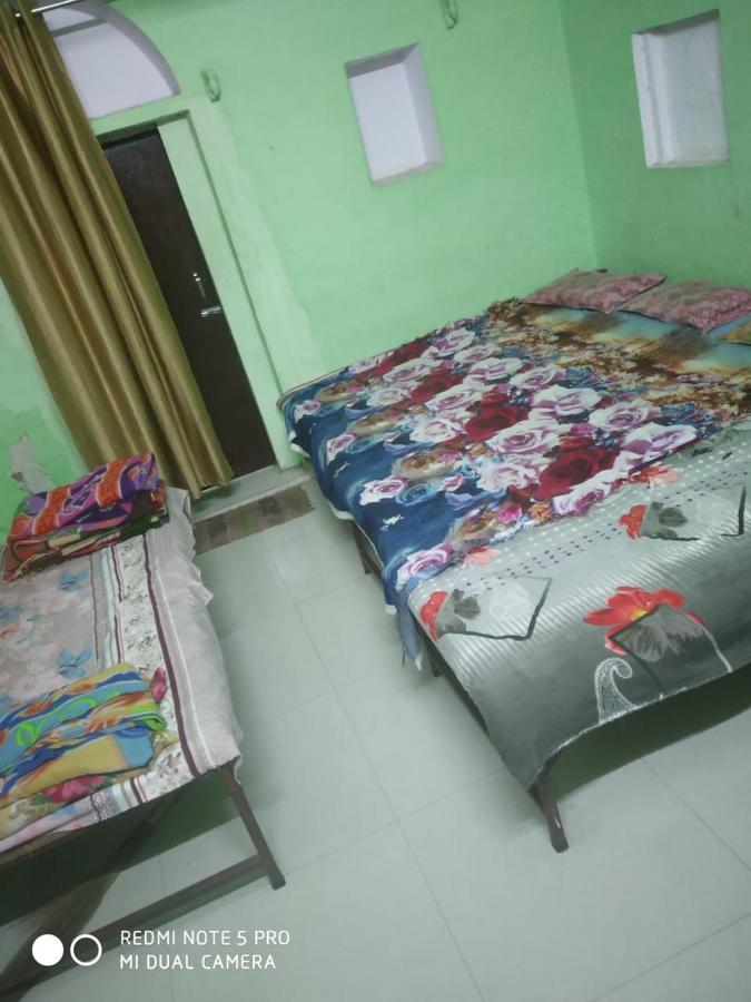Shri Swami Sheetal Das Akhada B1-88 Assi , Near Pushkar Talab,varanasi, Ashram Dharmshala Guest house *