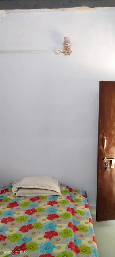 Shri Swami Sheetal Das Akhada B1-88 Assi , Near Pushkar Talab,varanasi, Ashram Dharmshala Guest house Varanasi